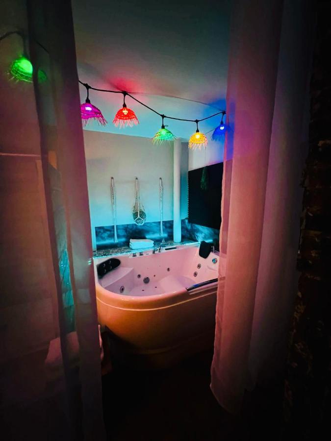 Jacuzzi Love Room Paris Dış mekan fotoğraf